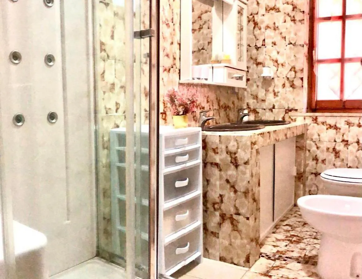 Appartamento Indipendente Con Cucina E Lavatrice In Zona Tranquilla A Pochi Minuti Di Bus O Auto Dalle Spiagge Piu Belle La Maison De Famille Olbia Apartment