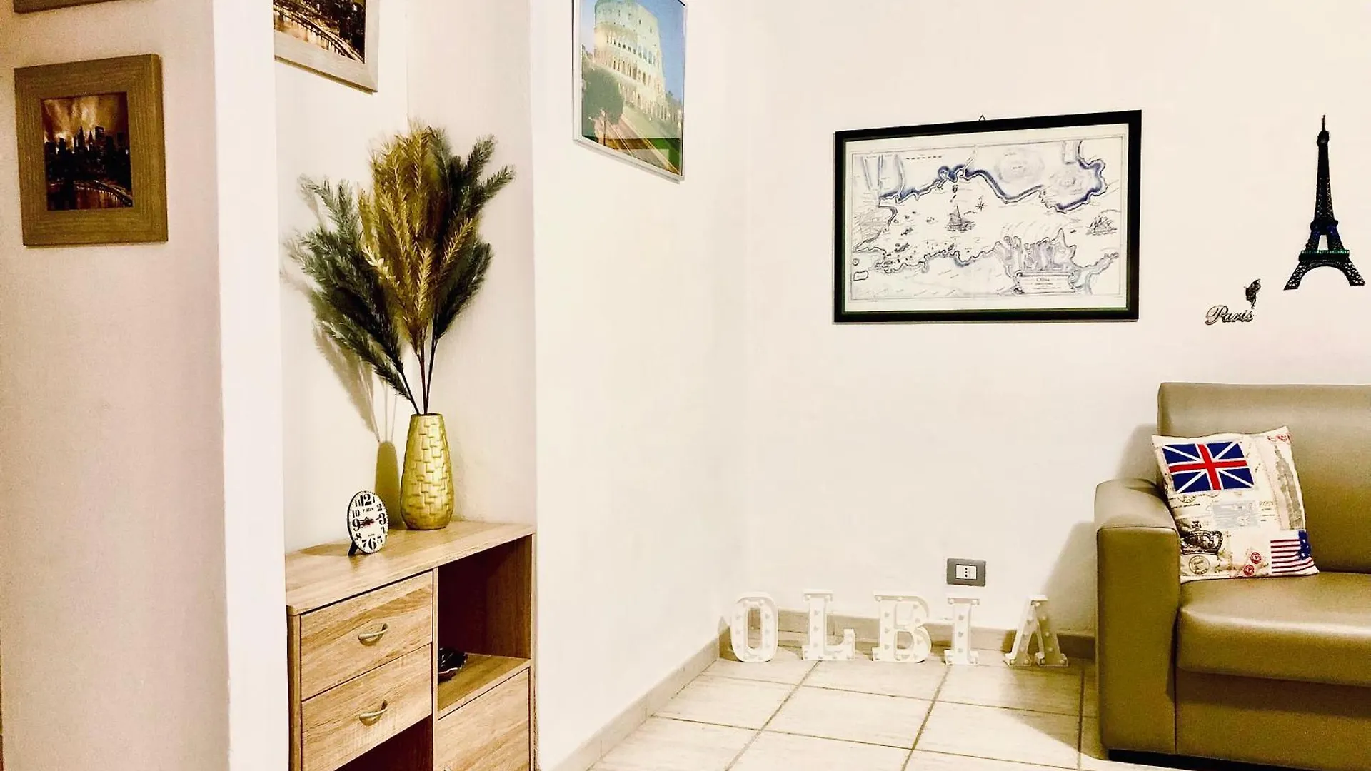 Appartamento Indipendente Con Cucina E Lavatrice In Zona Tranquilla A Pochi Minuti Di Bus O Auto Dalle Spiagge Piu Belle La Maison De Famille Olbia Apartment