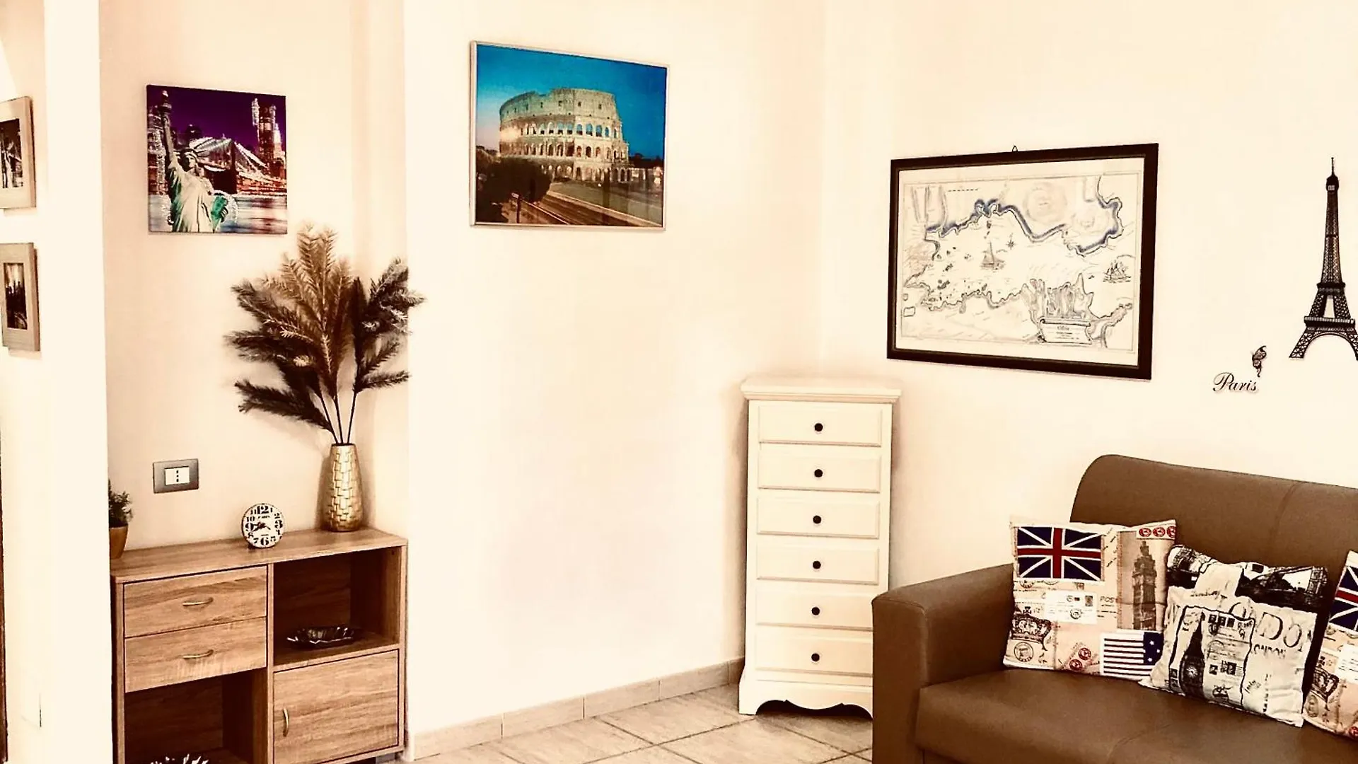 EXCLUSIVE USE - USO ESCLUSIVO - La Maison de Famille - ENTIRE HOUSE - INTERA CASA - WITH KITCHENETTE - CON CUCININO - WITH WASHING MACHINE - CON LAVATRICE - FREE PUBLIC PARKING IN FRONT OF THE HOUSE - PARCHEGGIO PUBBLICO GRATUITO DIFRONTE ALLA CASA Olbia