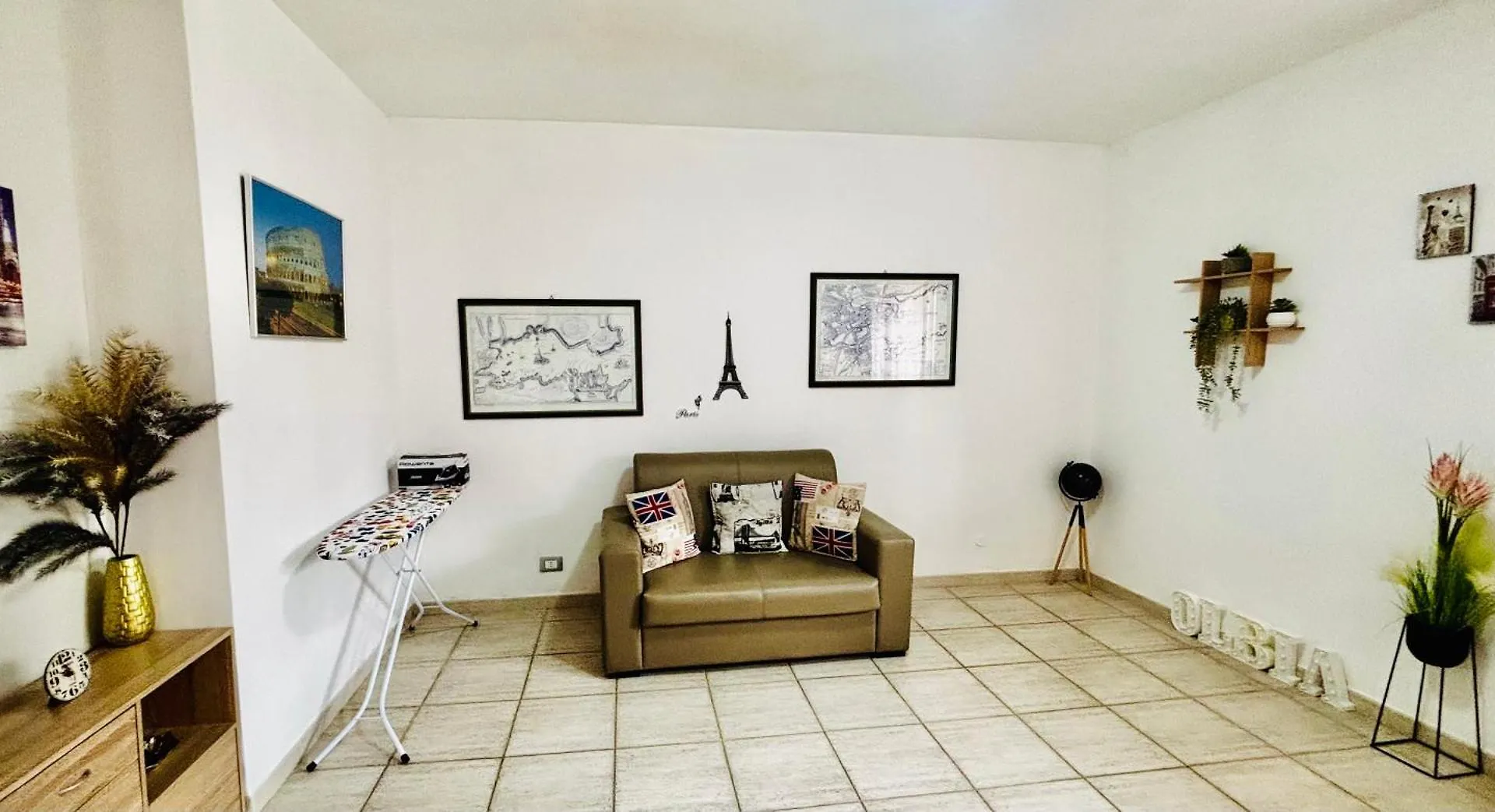 Appartamento EXCLUSIVE USE - USO ESCLUSIVO - La Maison de Famille - ENTIRE HOUSE - INTERA CASA - WITH KITCHENETTE - CON CUCININO - WITH WASHING MACHINE - CON LAVATRICE - FREE PUBLIC PARKING IN FRONT OF THE HOUSE - PARCHEGGIO PUBBLICO GRATUITO DIFRONTE ALLA CASA Olbia