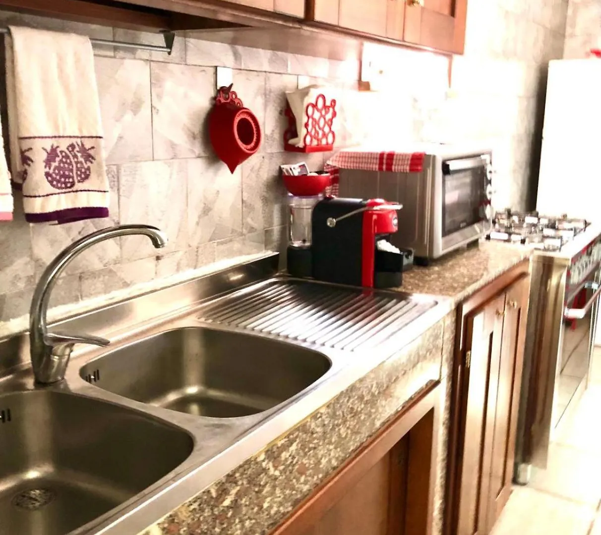 Appartamento EXCLUSIVE USE - USO ESCLUSIVO - La Maison de Famille - ENTIRE HOUSE - INTERA CASA - WITH KITCHENETTE - CON CUCININO - WITH WASHING MACHINE - CON LAVATRICE - FREE PUBLIC PARKING IN FRONT OF THE HOUSE - PARCHEGGIO PUBBLICO GRATUITO DIFRONTE ALLA CASA Olbia Italia