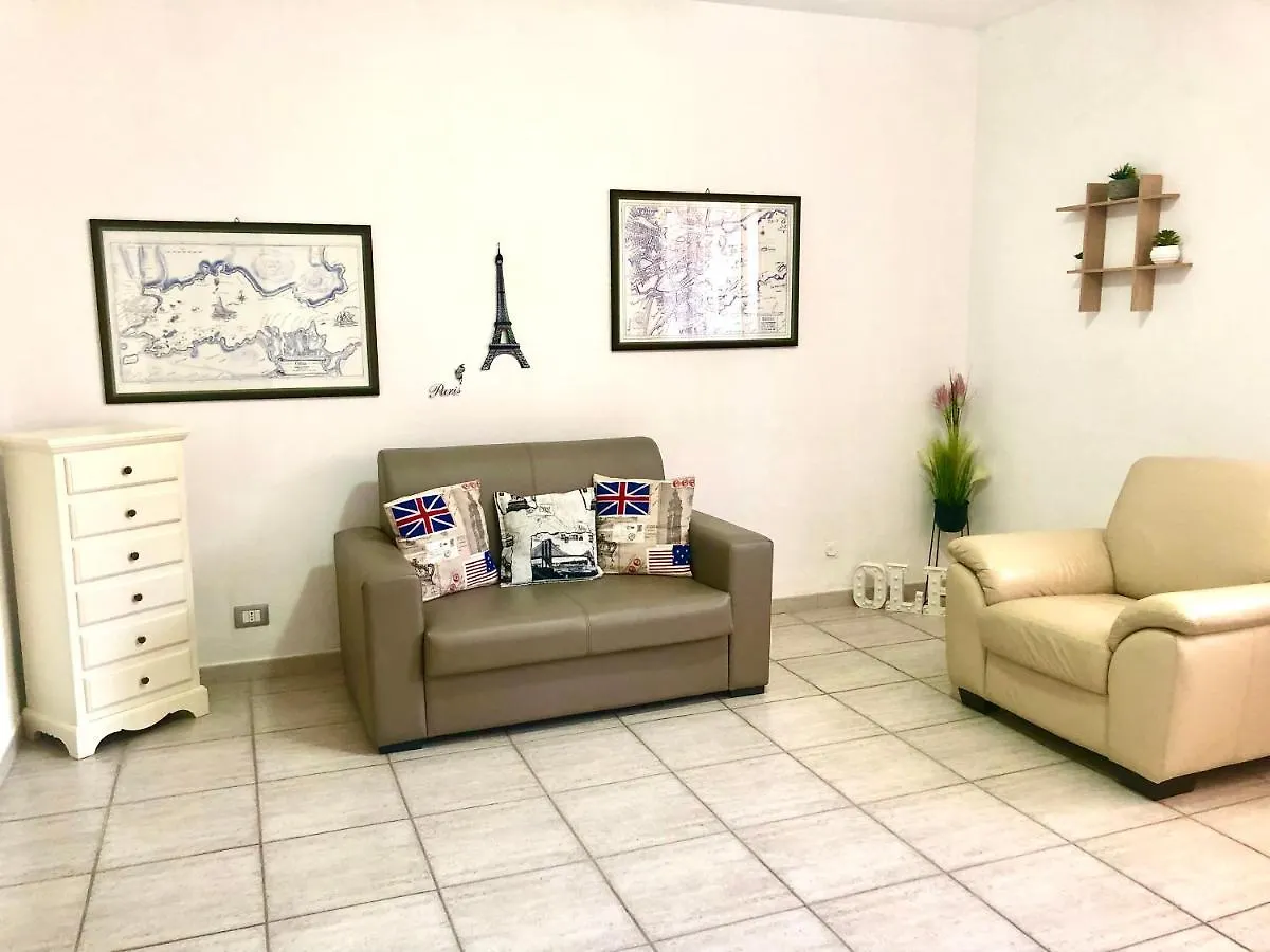 Appartamento Indipendente Con Cucina E Lavatrice In Zona Tranquilla A Pochi Minuti Di Bus O Auto Dalle Spiagge Piu Belle La Maison De Famille Olbia Apartment