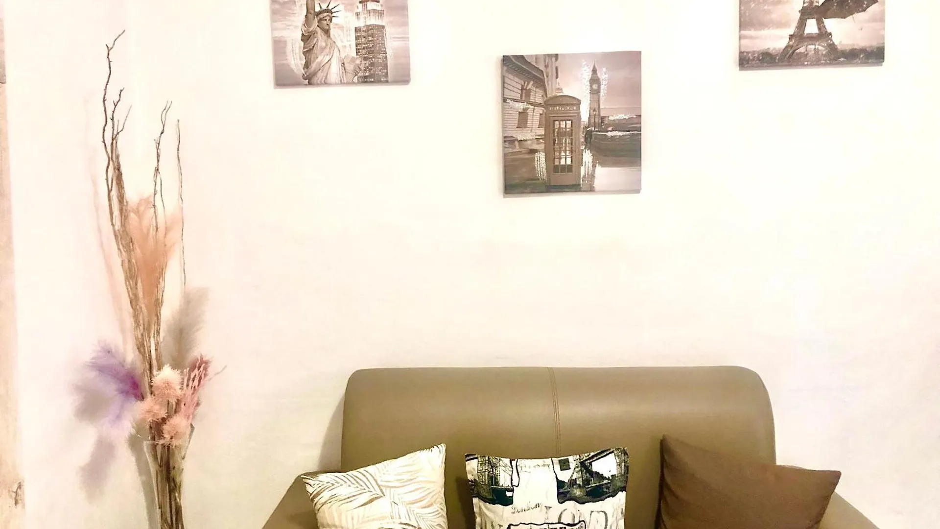 Apartment Appartamento Indipendente Con Cucina E Lavatrice In Zona Tranquilla A Pochi Minuti Di Bus O Auto Dalle Spiagge Piu Belle La Maison De Famille Olbia